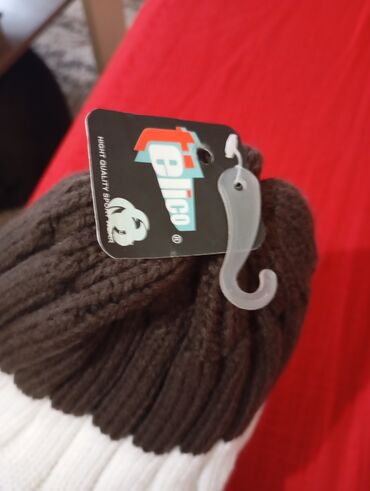 Kape, šalovi i rukavice: Kape zenske,muske,deciji i salovi.Novo i kao novo kape po 250d salovi — 15