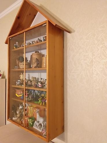 грохус цена: Продаю деревянную навесную полку в виде домика (внутренние полки — 2