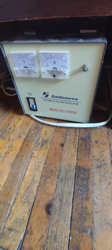 yer ucun metlax: Goldsource markalı SVC-10000W model avtomatik gərginlik tənzimləyicisi