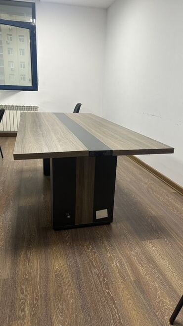 tort sekilleri oglan ucun: Dördbucaq masa, Siyirməsiz, Teksturalı laminat
