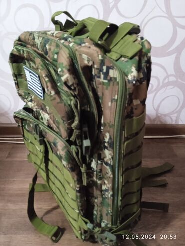 спортивный рюкзаки: Продаю довольно большой военной тематики рюкзак, очень удобный вовсе