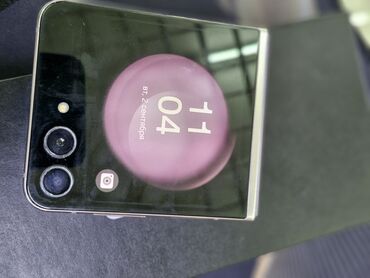 с дефектом: Samsung Galaxy Z Flip 5, Колдонулган, 256 ГБ, түсү - Кызгылт көк, 2 SIM