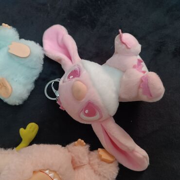 Игрушки: Набор мягких игрушек включает в себя семь различных фигурок, каждая со — 5