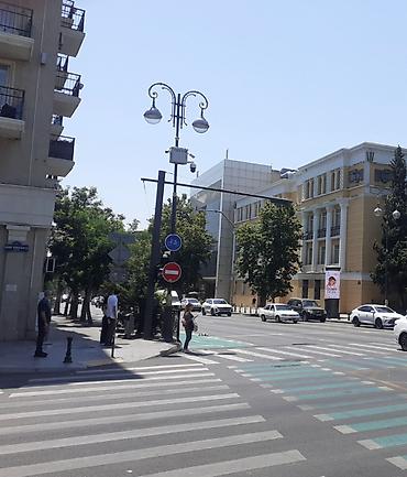 ferma is: В центре города рядом с Центр банком За 28 Молл, Консерваторией — 2