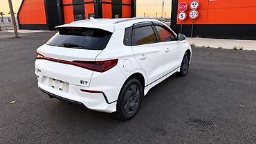 lanser 10: BYD E2: 2023 г., Электромобиль, Хэтчбэк — 3