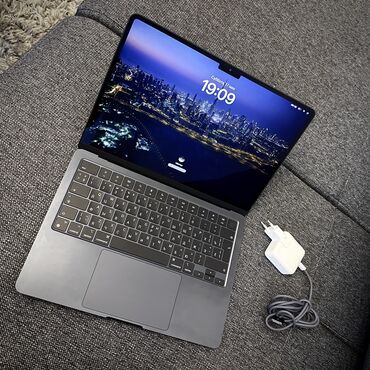 monster abra a5 qiyməti: Yeni Apple MacBook, 13.5 ", Apple M2, 256 GB, Pulsuz çatdırılma