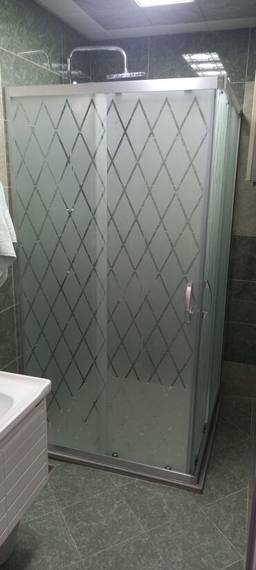 Duş kabinaları, arakəsmələr: Yeni Arakəsmə, Künc üçün, Pulsuz çatdırılma — 10