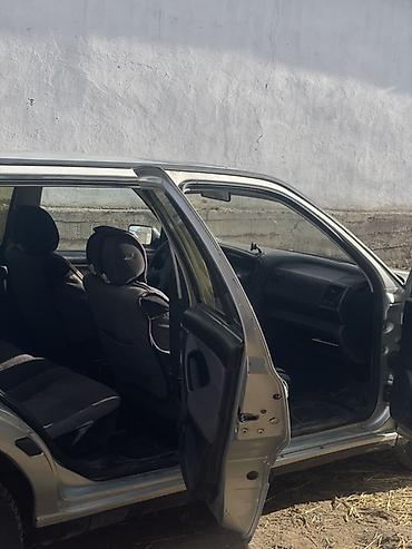 салон машины: Volkswagen Vento: 1993 г., 1.8 л, Механика, Бензин, Седан — 3