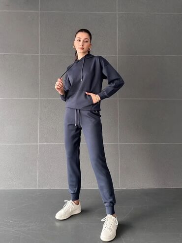 Gornji i donji deo: Komplet trenerka S M L XL 2XL Cena 3700 din — 3