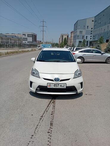 corolla runx: Toyota Prius: 2015 г., 1.8 л, Гибрид, Хетчбек