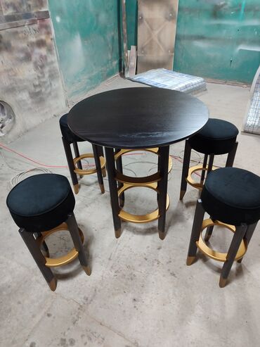 круглый столик: Стол, цвет - Черный, Новый