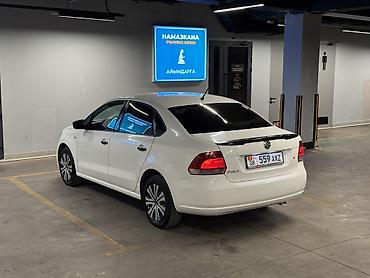 Унаа сатуу: Volkswagen Polo: 2013 г., 1.6 л, Кол менен иштөөчү, Бензин, Седан — 8