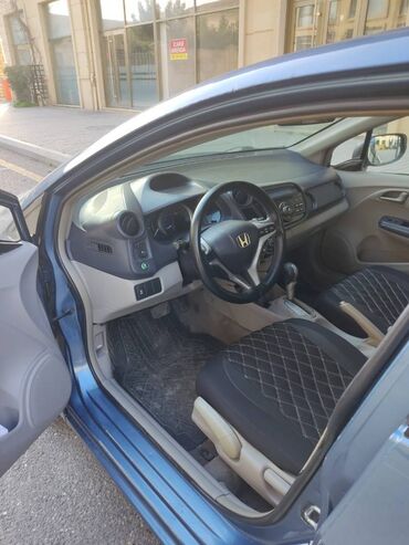 Honda: Honda Insight: 1.3 l | 2010 il — 6