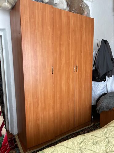 Спальные гарнитуры: Спальный гарнитур, Б/у, Двуспальная кровать, Шкаф, Тумба
