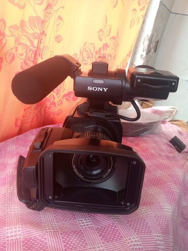 kamera mini: Sony HD 1500 normal vəziyyətdədir 2 daş və çantası var sualı olan real