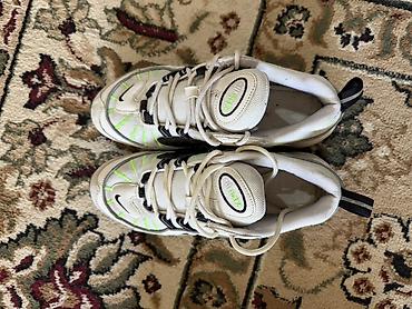 Мужские кроссовки, 40, Nike, Б/у, цвет - Белый, Платная доставка at lalafo.kg Мужские кроссовки, 40, Nike, Б/у, цвет - Белый, Платная доставка