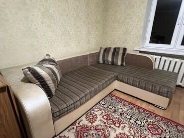 Угловые диваны: Угловой диван, C подушками, Трёхместный и более, Экокожа