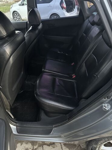 Hyundai: Hyundai i30: 1.6 l | 2010 il Sedan — 9