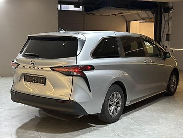 voxy noah: Toyota Sienna: 2021 г., 2.5 л, Вариатор, Гибрид, Минивэн — 6