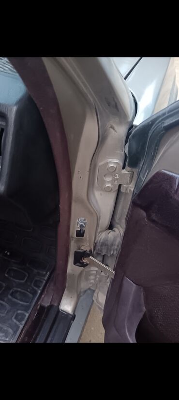 Mercedes-Benz: Mercedes-Benz 190E sedan - Korpus: 4 qapılı sedan, “bej/qızılı” rəng — 9