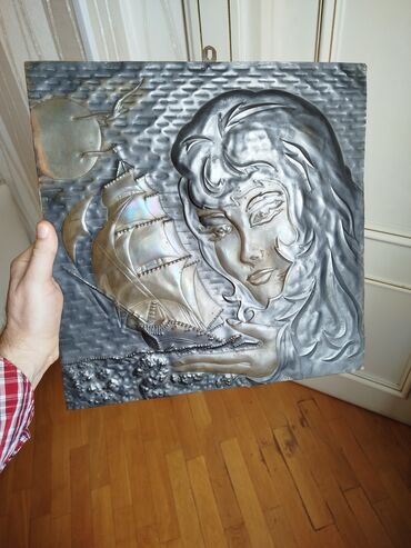 ручная швейна машина: Медная Чеканка в хорошем состоянии размер 35х35 см
1978 год