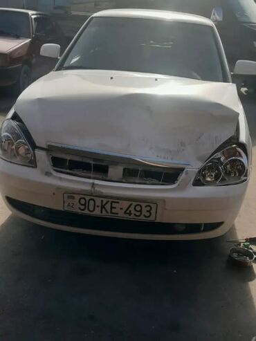 фольксваген замена ремней: Avtomobil: Sedan kuzovlu, ağ rəng. Ön hissə: Kapot əyilmiş, radiator