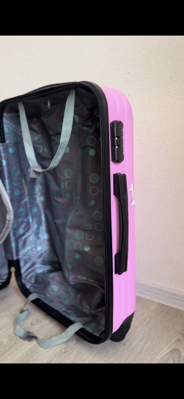 Çamadanlar: Cemi 1 defe istifade olunub. "M" razmerdi. Elaqe ucun wp — 3