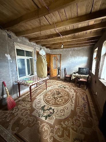 Həyət evləri və villalar: 2 mərtəbəli 7 otaqli fərdi yaşayış evi,2 ci mərtəbə tam təmirli,1 ci — 2
