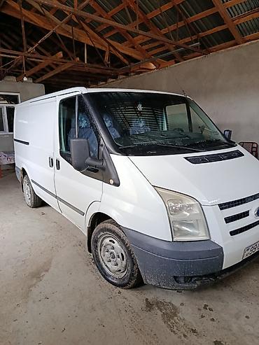 qaz 53 senedi: Ford Transit yük mikroavtobusu - Korpus: ağ rəngli, qapalı furqon — 1