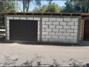 сдаю гараж в аренду: Сдаю и продаю помещение в г. Ош Размеры 6 * 9 м. 54 кв м. Можно под