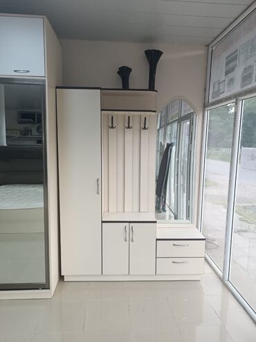 mebel ustu: Dehliz mebeli satılır – az işlənmiş, ideal vəziyyətdə! Təmiz və