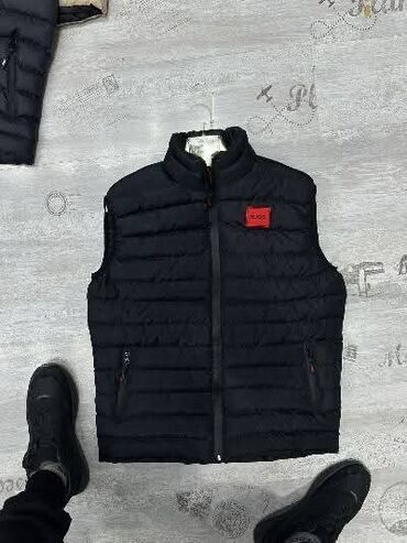 Prsluci: Muski prsluci
S M L XL XXL
Cena 3500 din — 12