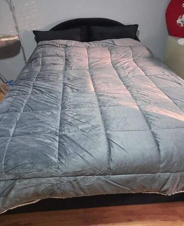 Posteljina: Jorgan mikro pliš krzno❄️ Dimenzije-200*200(štepani) Punjeni koflinom — 16