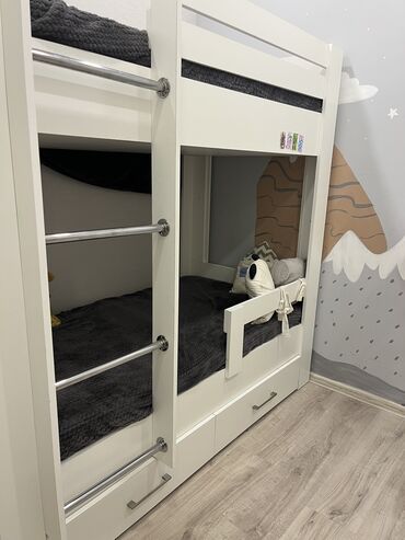 uşaq kravatlar: Oğlan və qız üçün, İşlənmiş, Çarpayı, Matras ilə, Siyirməli