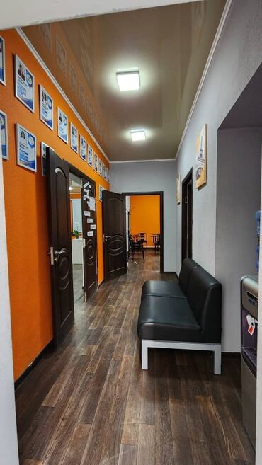 купить дом в кемине: Сдаю Офис, 58 м², В частном доме, С отдельным входом, С отдельным сан узлом, С юридическим адресом