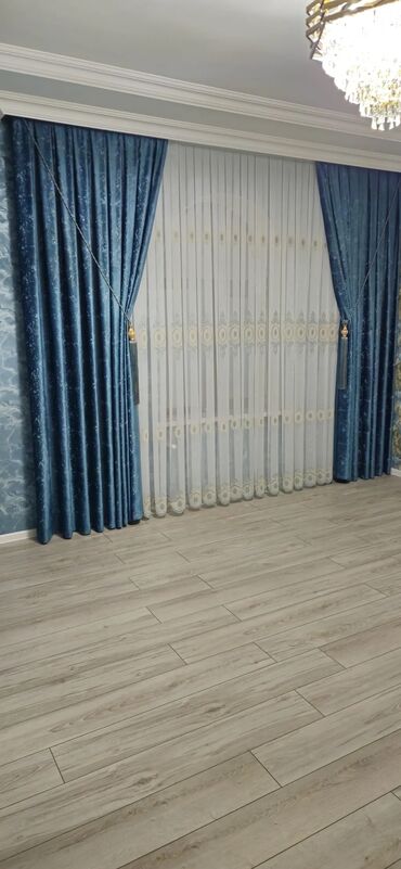 Pərdə və tüllər: Qəşəng pərdələr otağa zəriflik qatır. Ağ tül pərdələr işığı yumşaq — 4