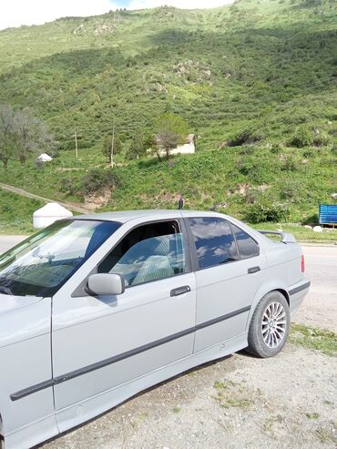 авто вмв: BMW 3 series: 1992 г., 1.8 л, Механика, Бензин, Седан