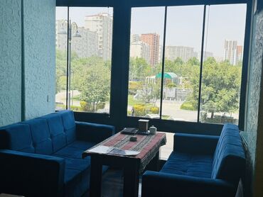 Restoran, kafelər: - Yumşaq divan dəstləri: 2 və 3 nəfərlik Qabaq Masası İlə birgə dəst — 2