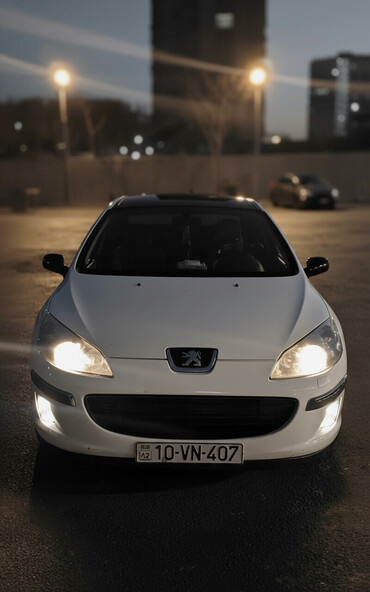 Peugeot: Peugeot 407 sedan Xarici görünüş: - Ağ rəngli kuzov dam qara, 4 qapı — 1