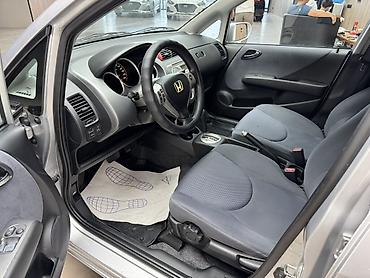 Honda Jazz: 2006 г., 1.4 л, Вариатор, Бензин, Хетчбек lalafo.kg да — 8 Honda Jazz: 2006 г., 1.4 л, Вариатор, Бензин, Хетчбек — 8
