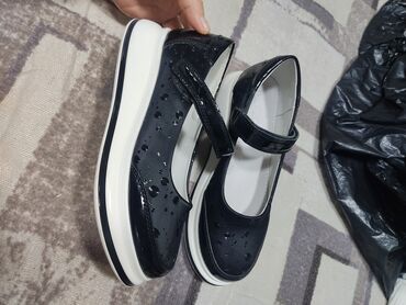 Мокасины и лоферы: За всё 2500 сом. все женские вещи на размер 42-44,вся обувь 37 at lalafo.kg — 5 Мокасины и лоферы: За всё 2500 сом. все женские вещи на размер 42-44,вся обувь 37 — 5