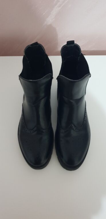 Gležnjače: Gležnjače, 38 — 19