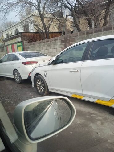 Легковой транспорт: Сдаю в аренду: Легковое авто, Под такси