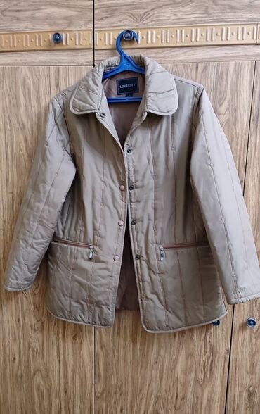 Демисезонные куртки: Куртка весна осень Италия на 46. 48 размера цвет верблюжий . Новая