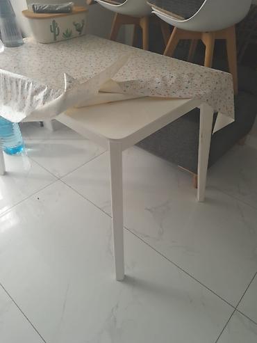 kafe stullari: Mətbəx/balaca yemək otağı üçün kompakt mebel dəsti - Ağ rəngli, sadə — 3