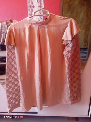 Köynək və bluzalar: 2 ci əl paltarlar var isdiyen vasap yasın — 19