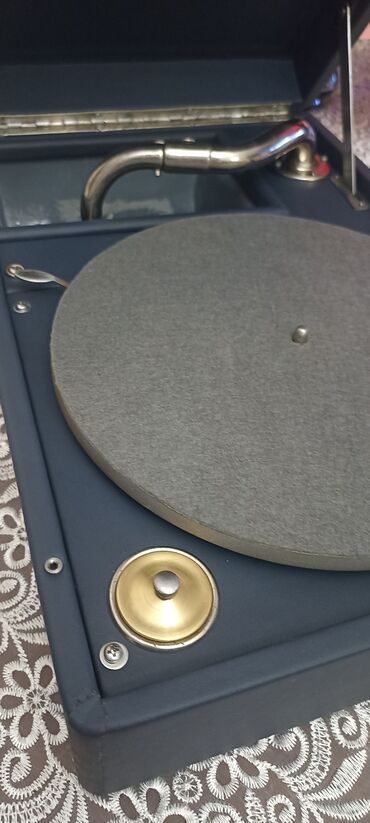Qrammofon və patefonlar: Retro üslubda çox nadir göy rəngli "LENİNQRAD" patifonu. Üzərində val -da lalafo.az — 6 Qrammofon və patefonlar: Retro üslubda çox nadir göy rəngli "LENİNQRAD" patifonu. Üzərində val — 6