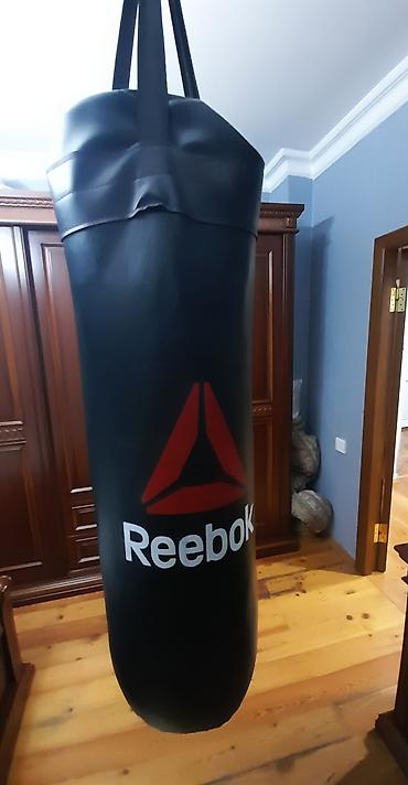 Reebok - Marka: Reebok - Rəng: qara, üzərində Reebok loqosu -