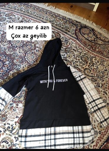 Women's Pants: M razmer kapüşonlu blouse/svitşört. - Ön hissədə yazı: “WITH YOU
