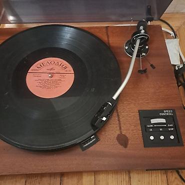 ikinci el dvd: Vinil plastinkalar üçün elektrikli pikap - Korpus: taxta (klassik — 5